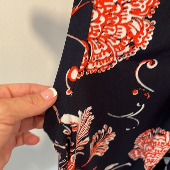 Beautiful sleeveless top - Picture 5 of 6